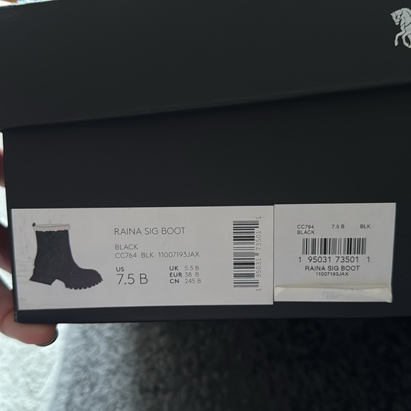 Coach winter boots Brand New with tags still in box . Raina Sig boot 7.5 size - Picture 3 of 3